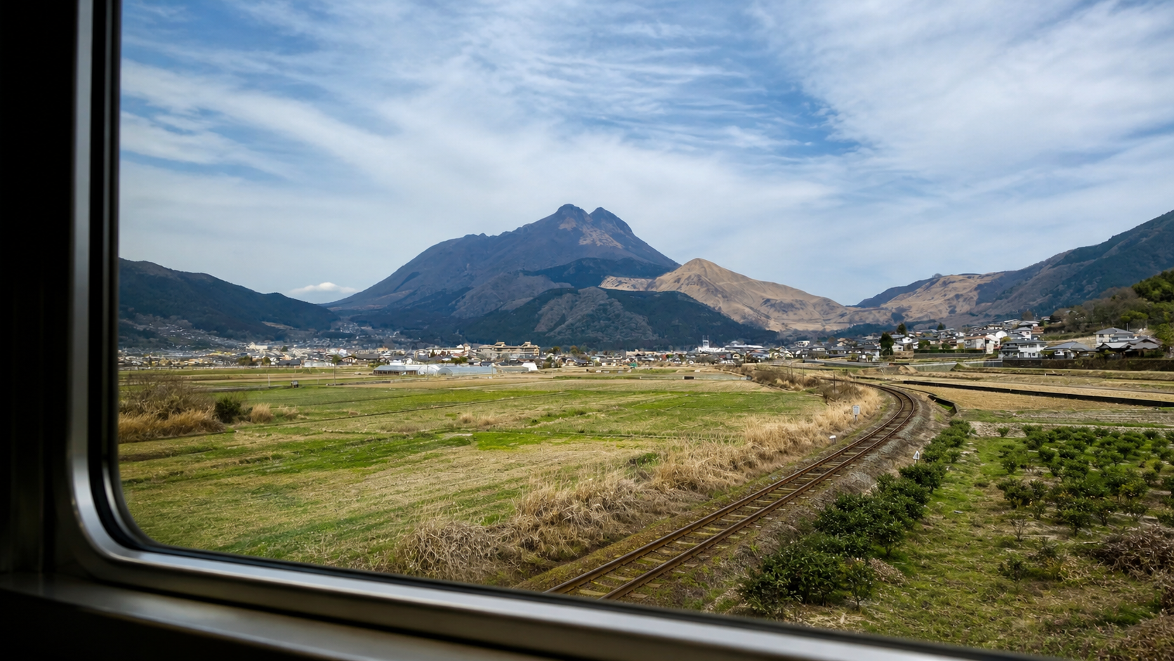湯布院の道を進む穏やかな移動