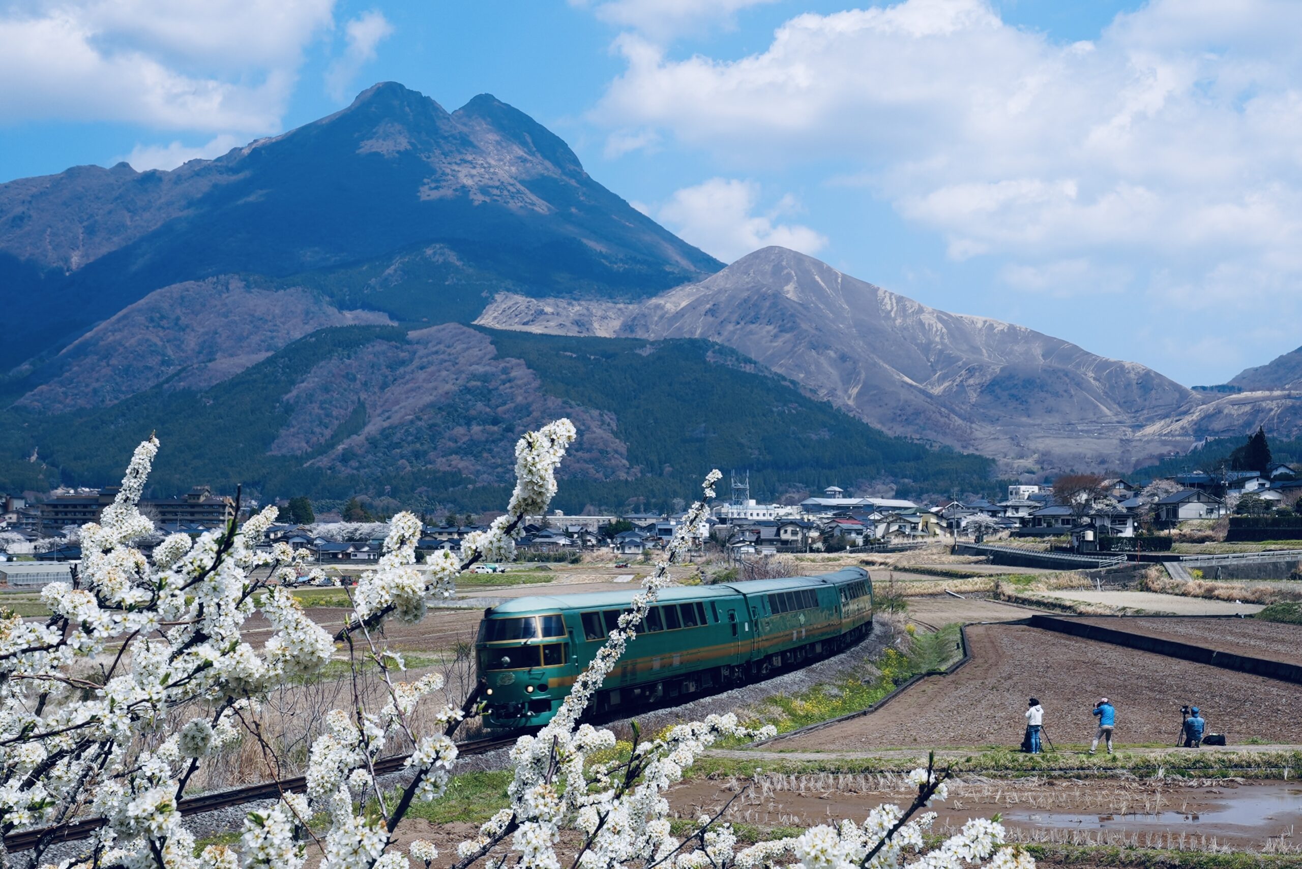 蘭鋳から独占するように眺める由布院の絶景