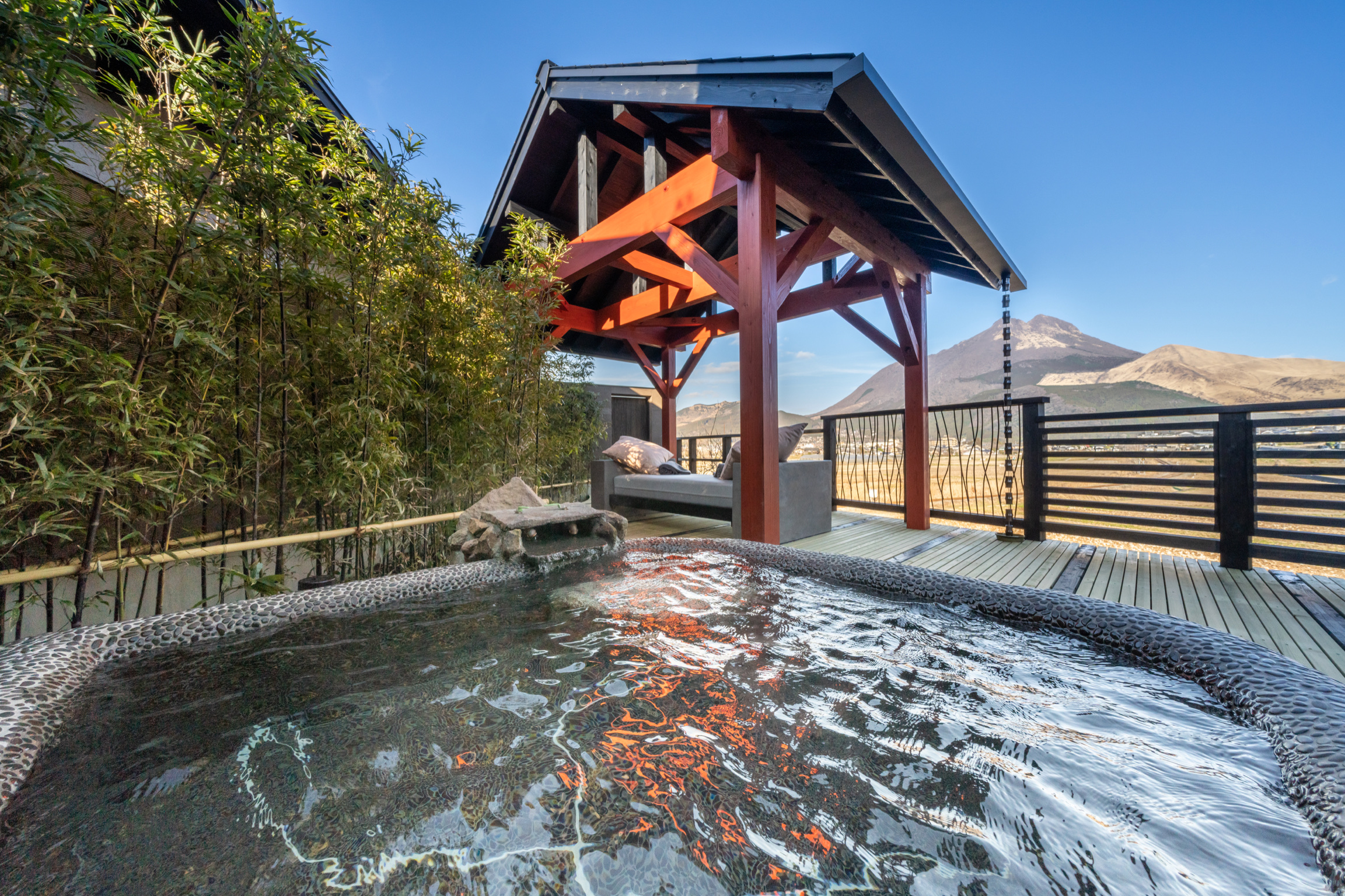 zakuro 露天風呂と由布岳の眺望